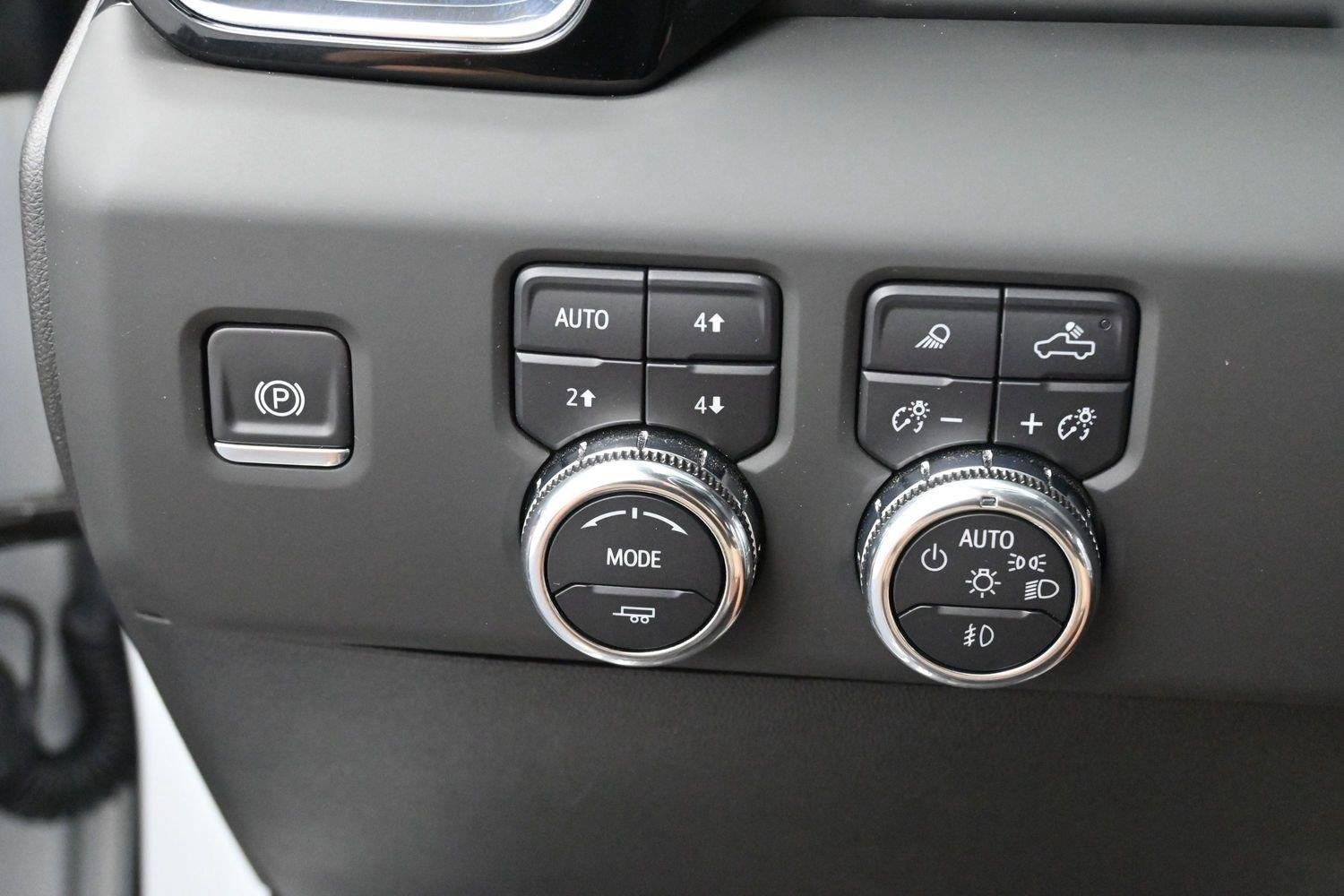 Used 2025 Summit White GMC Denali Ultimate image 28
