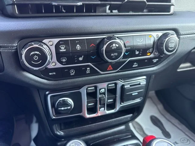 Used 2024  Jeep Sahara image 22