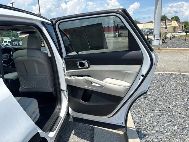 Used 2022 White Kia SX image 23