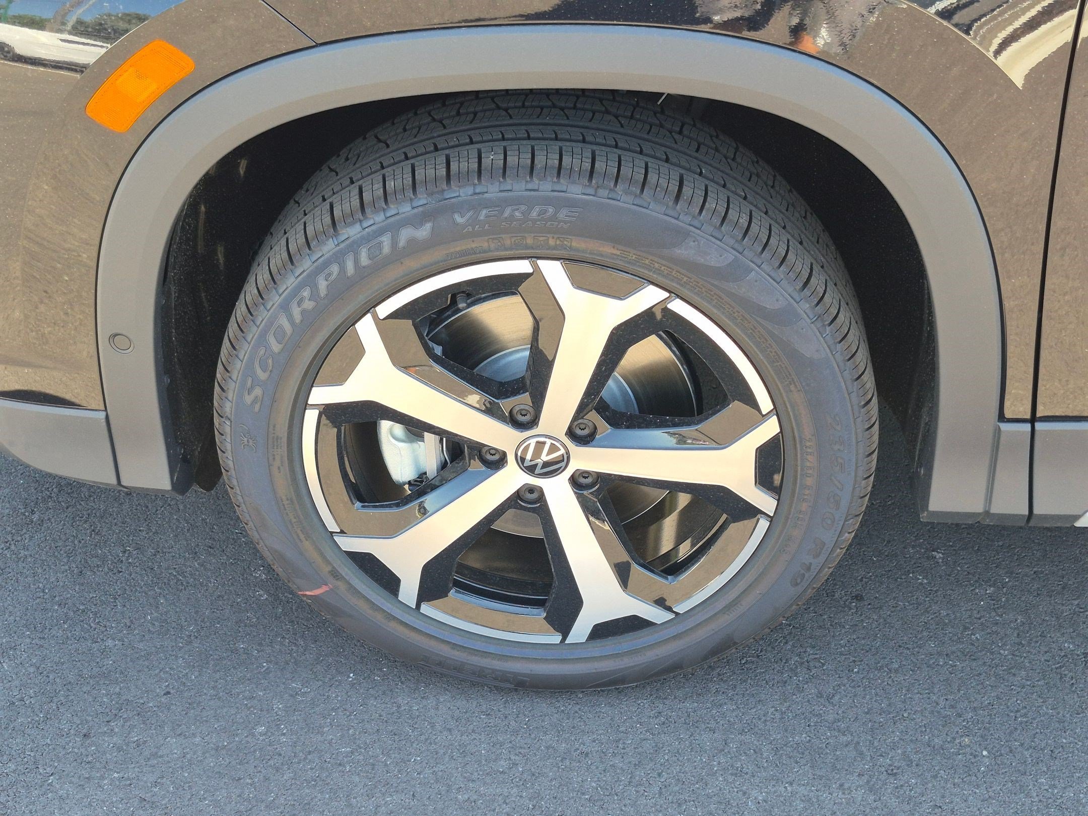 New 2026 Deep Black Pearl Volkswagen SE image 15