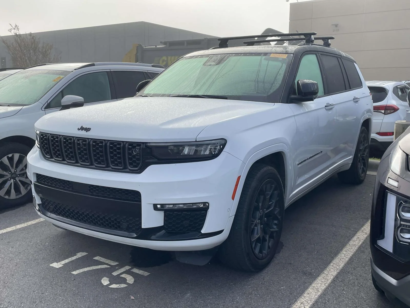Used 2023  Jeep Summit Reserve image 2