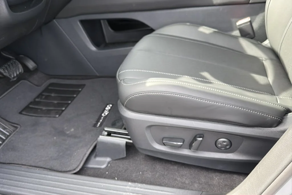 New 2027 HARBOR GRAY INFINITI Luxe FWD image 18