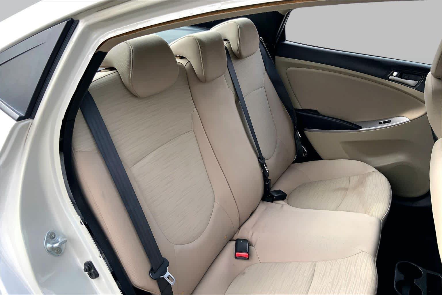 Used 2016 Misty Beige Metallic Hyundai SE image 17