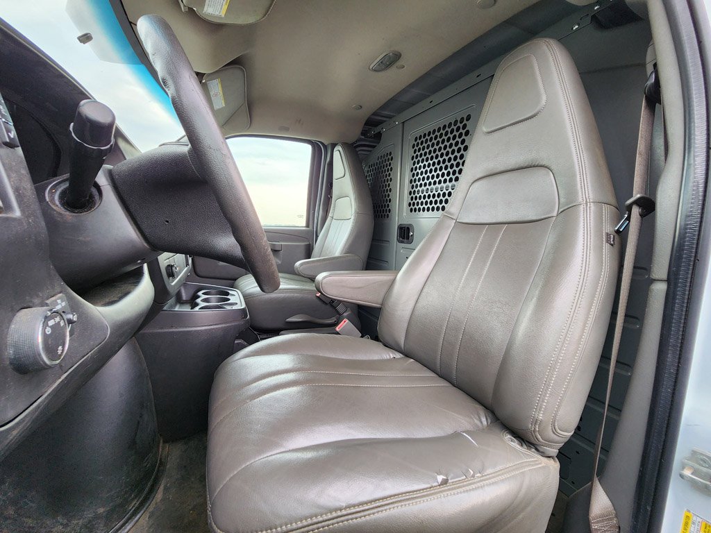Used 2017 Summit White Chevrolet Work Van image 7