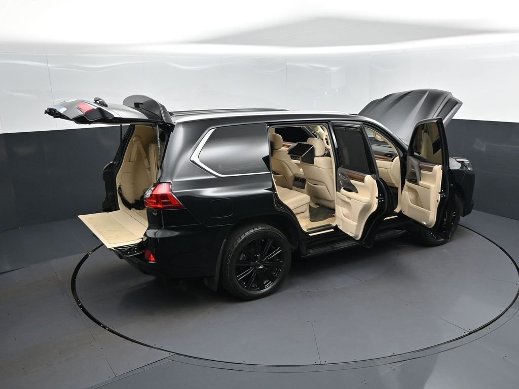 2017 Lexus LX 570 - Photo 51