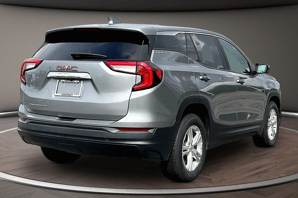 Used 2024 Silver GMC SLE image 6