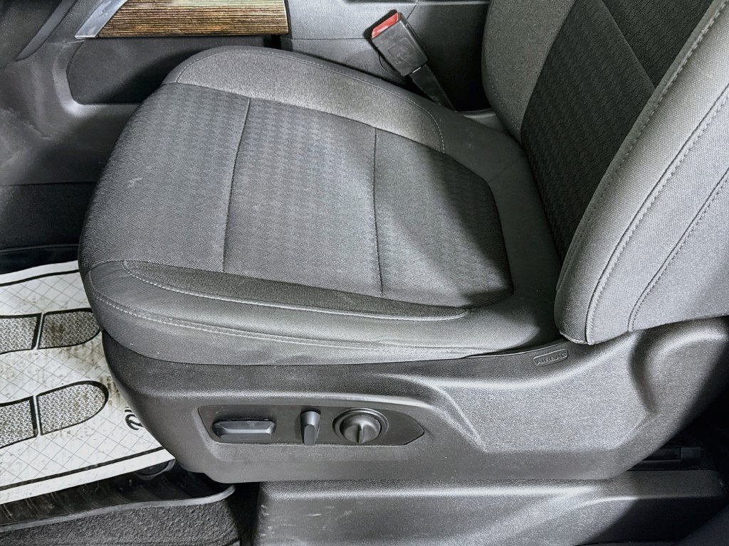 Used 2022 SUMMIT WHITE GMC Elevation image 18