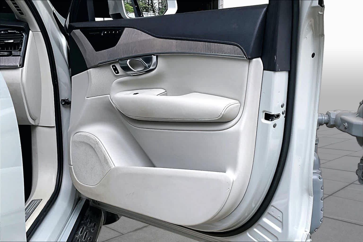 Used 2022 Birch Light Metallic Volvo Inscription image 23