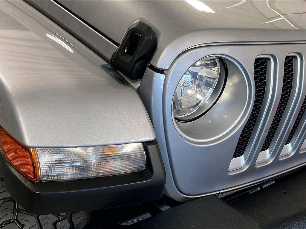 Used 2018 Silver Jeep Unlimited Sahara image 32