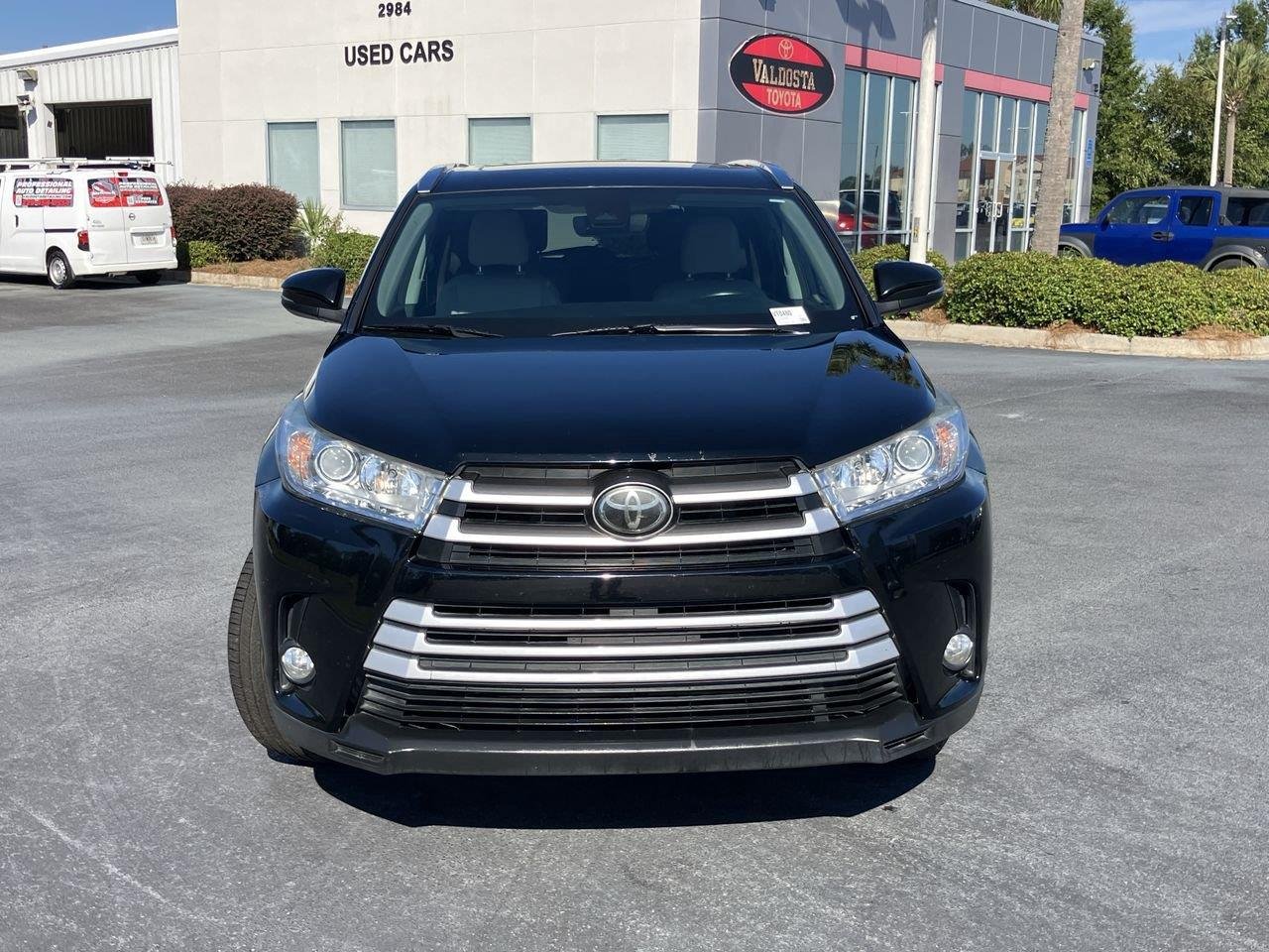 Used 2017 Black (Midnight Black Metallic) Toyota XLE AWD image 8