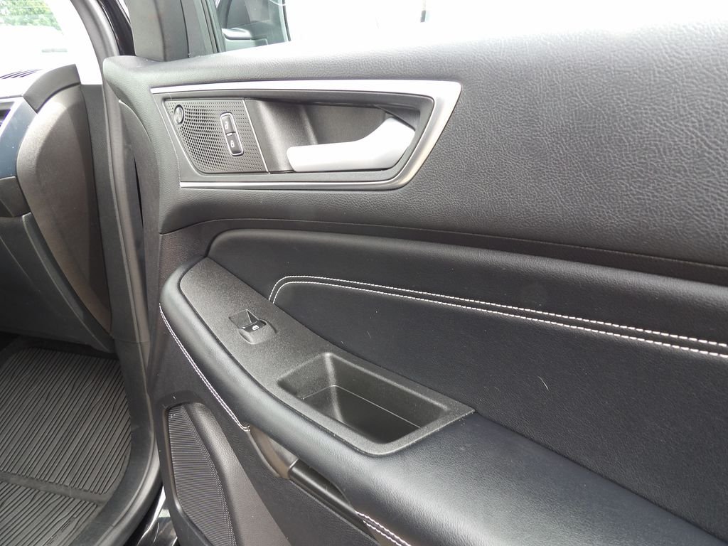 Used 2022 Black Metallic Ford Titanium image 27