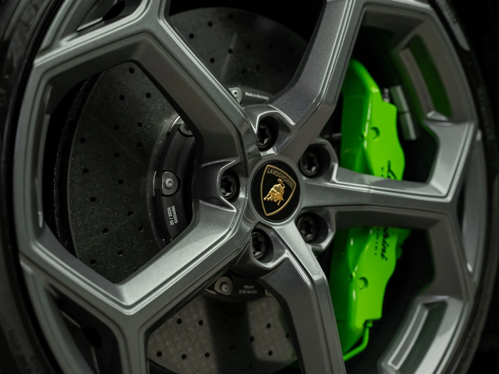 Used 2024 Green Lamborghini Base image 6