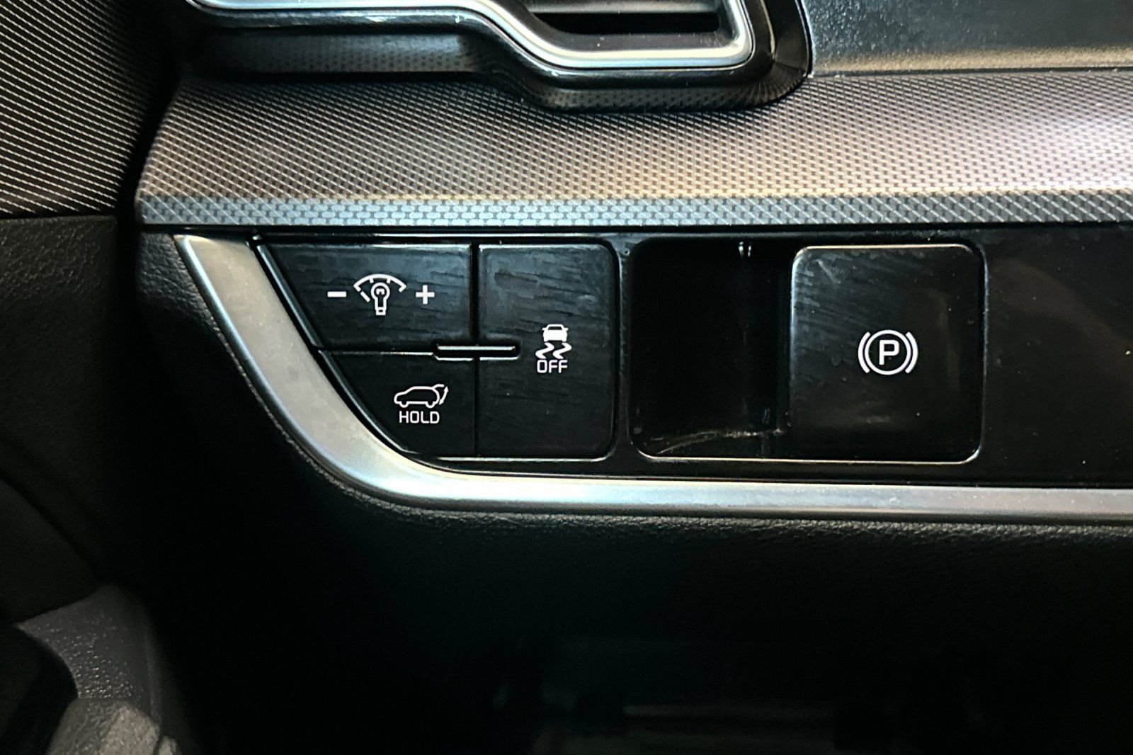 Used 2025 White Kia SX-Prestige image 31