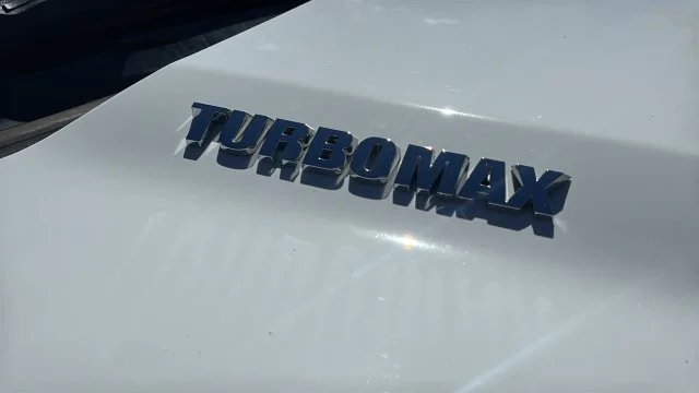 Used 2024 Summit White Chevrolet LT image 10