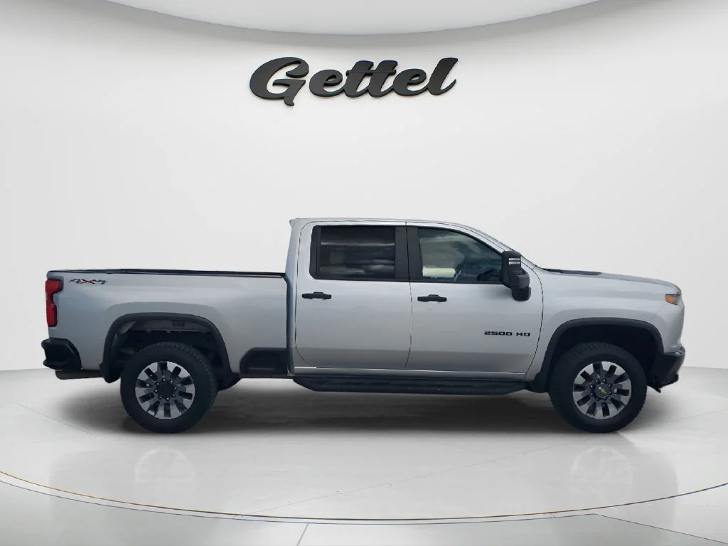 Used 2021 SILVER ICE METALLIC Chevrolet Custom image 4