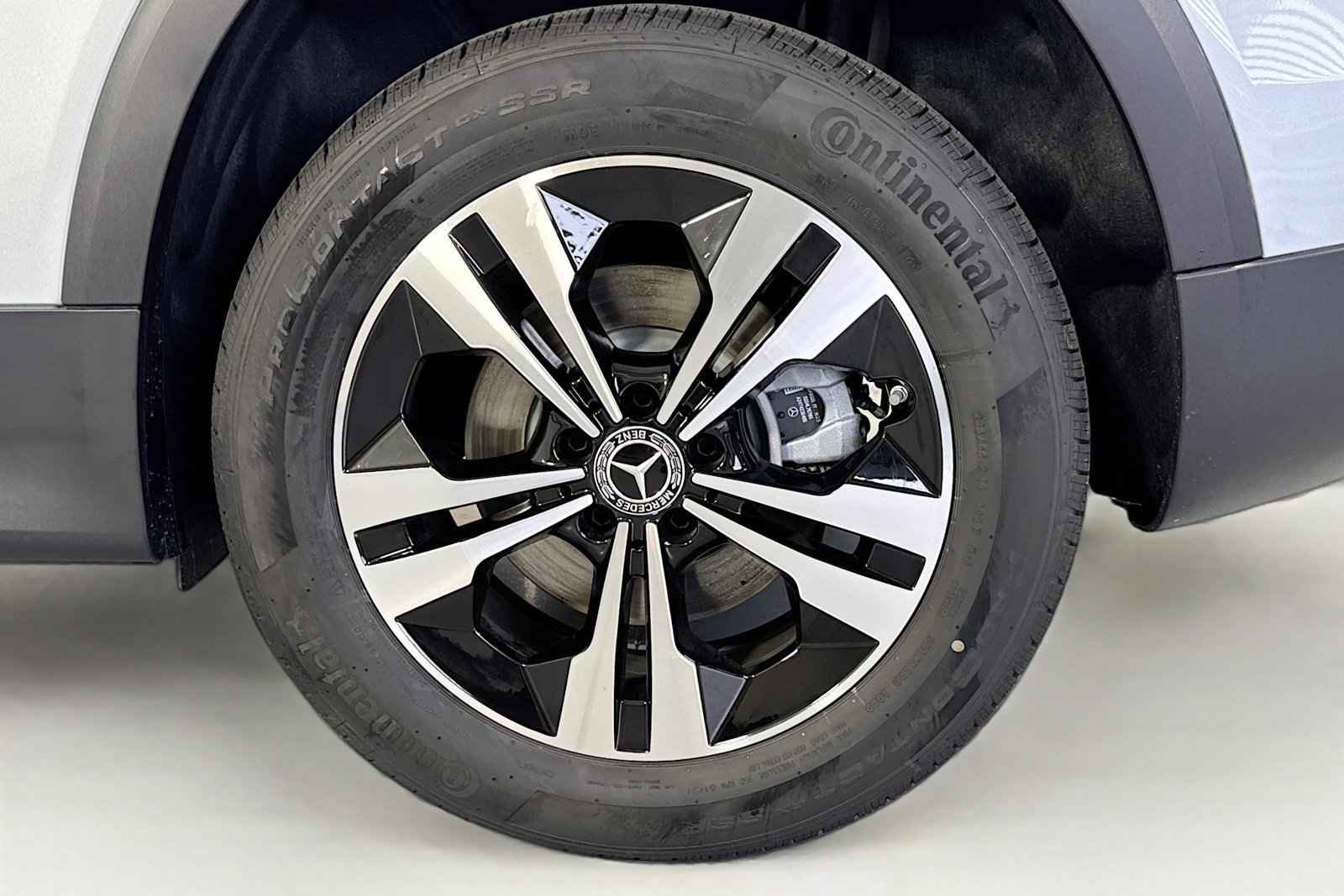 New 2026 Cirrus Silver Metallic Mercedes-Benz GLB 250 image 29