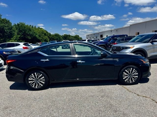 2025 Nissan Altima SV - Photo 8