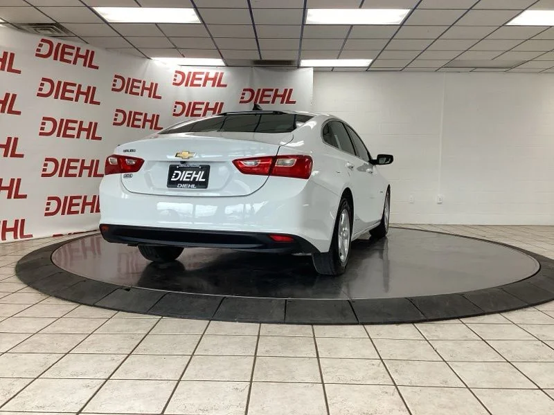 Used 2018 White Chevrolet LS image 7