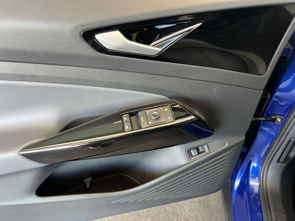 Used 2022 Blue Volkswagen Pro S image 11