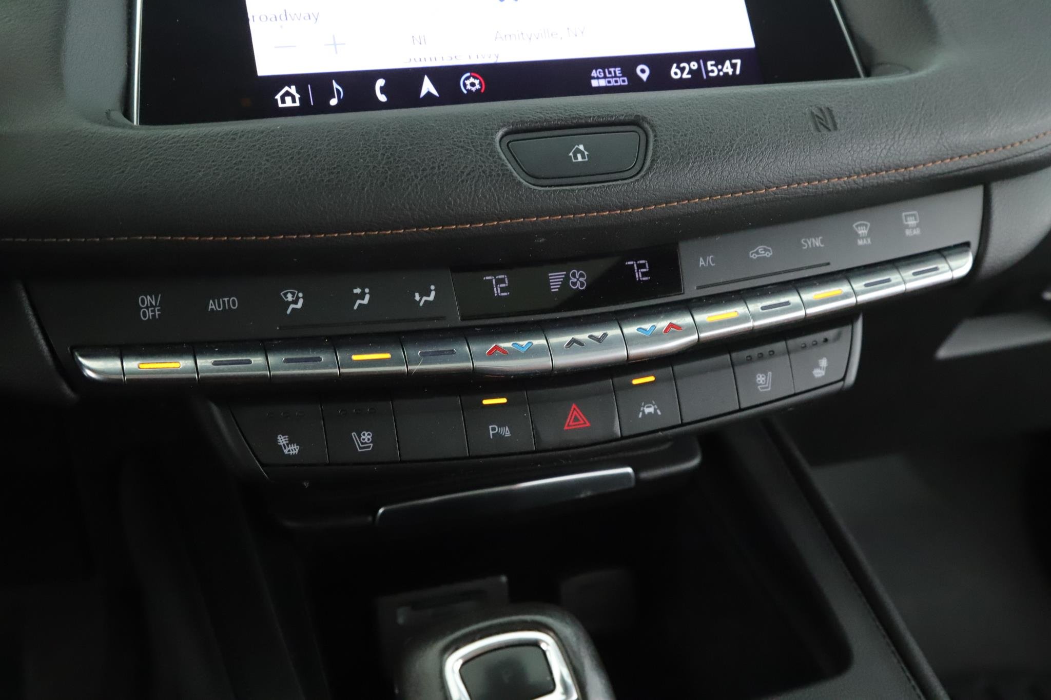 Used 2019 Crystal White Tricoat Cadillac Premium Luxury AWD image 13