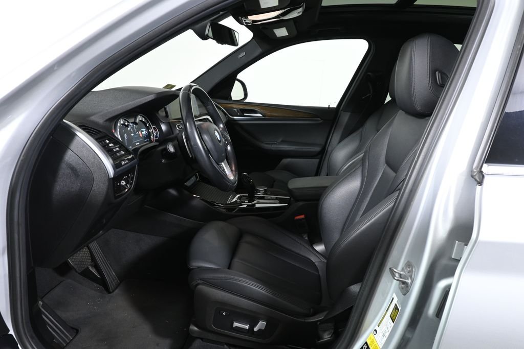 Used 2018 Silver BMW xDrive30i image 3