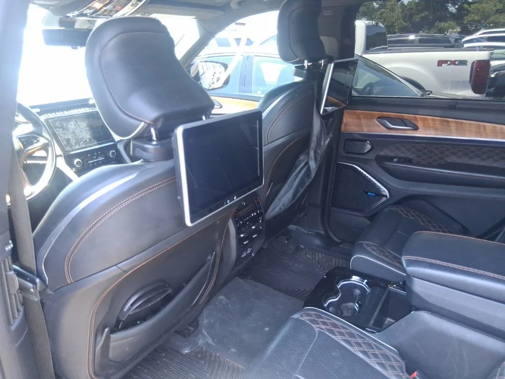 Used 2021 Black Jeep Summit image 16
