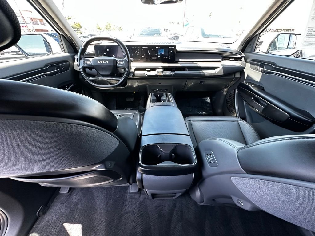 Used 2024 Snow White Pearl Kia Light Long Range image 16