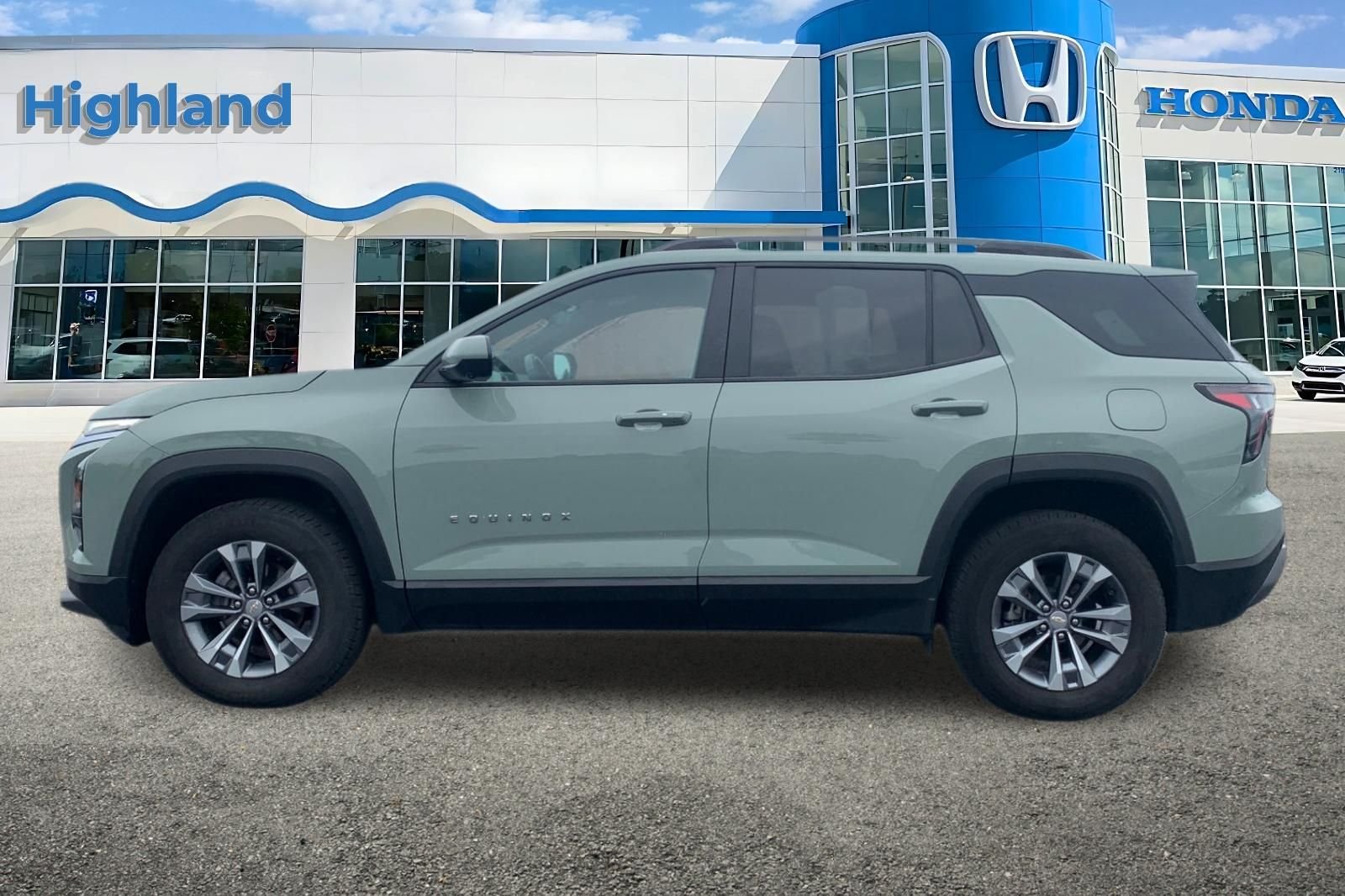 Used 2025 Green Chevrolet LT image 2