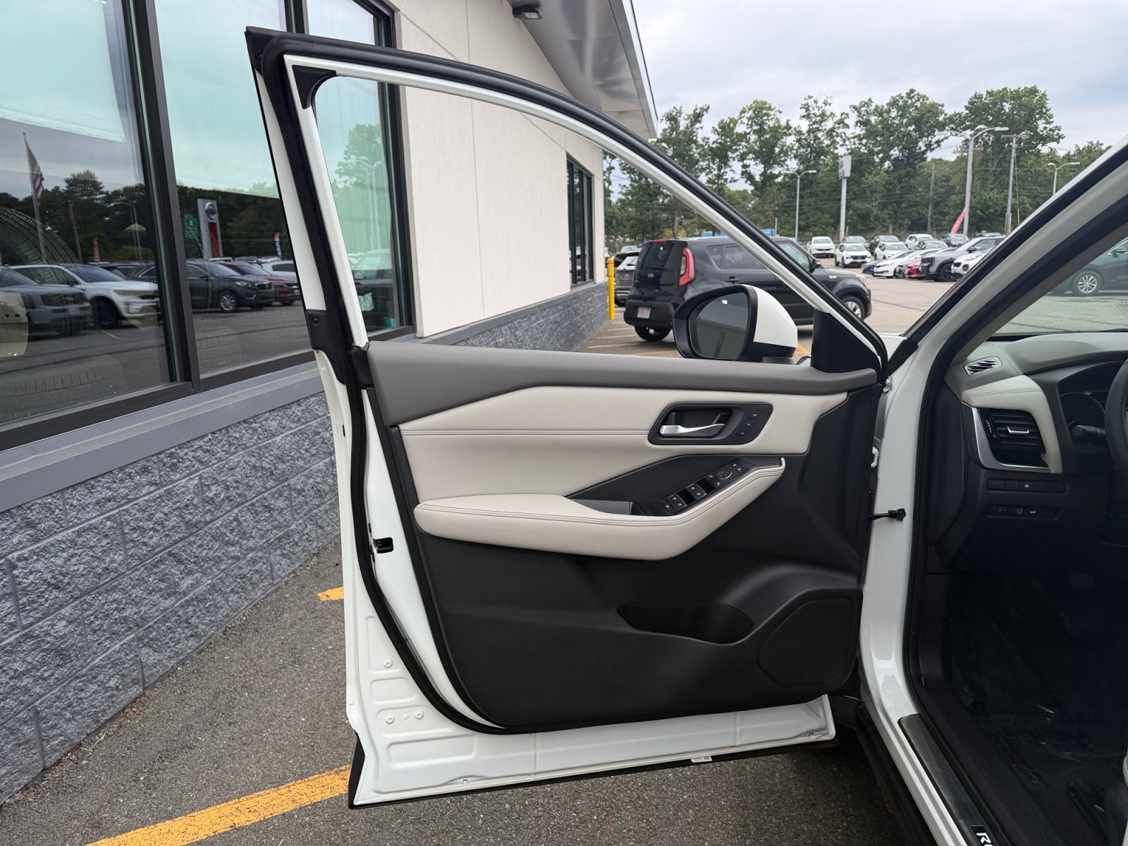 Certified Used 2023 White Nissan SL image 29