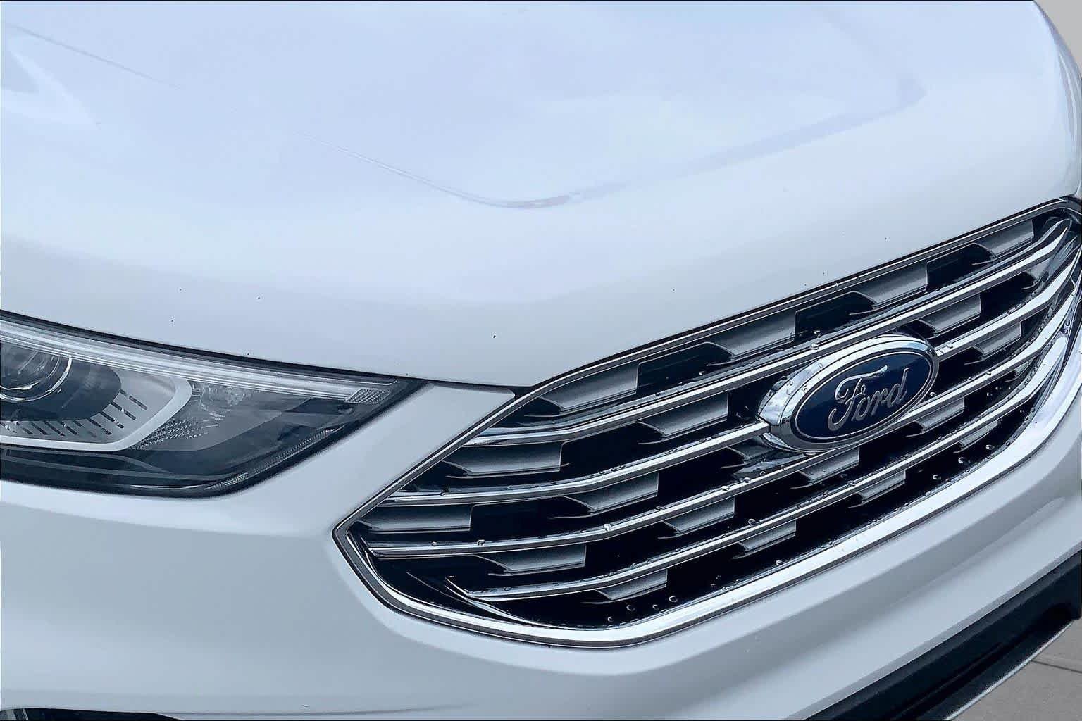 Used 2019 Oxford White Ford SEL image 30