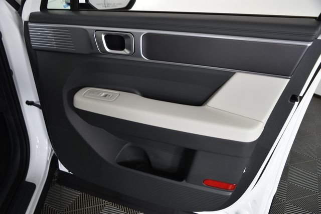 New 2027 White Hyundai SE AWD image 39