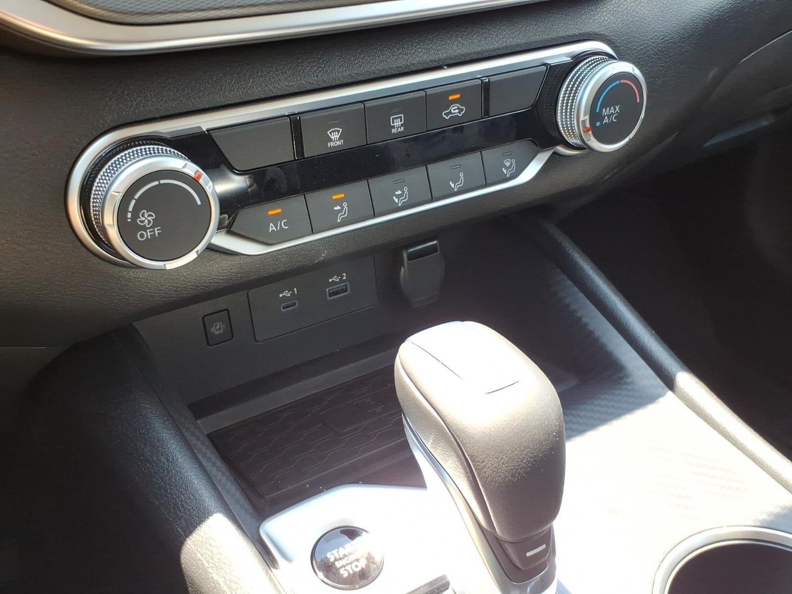 New 2026 Pearl White TriCoat / Super Black Two-tone Nissan SR image 17