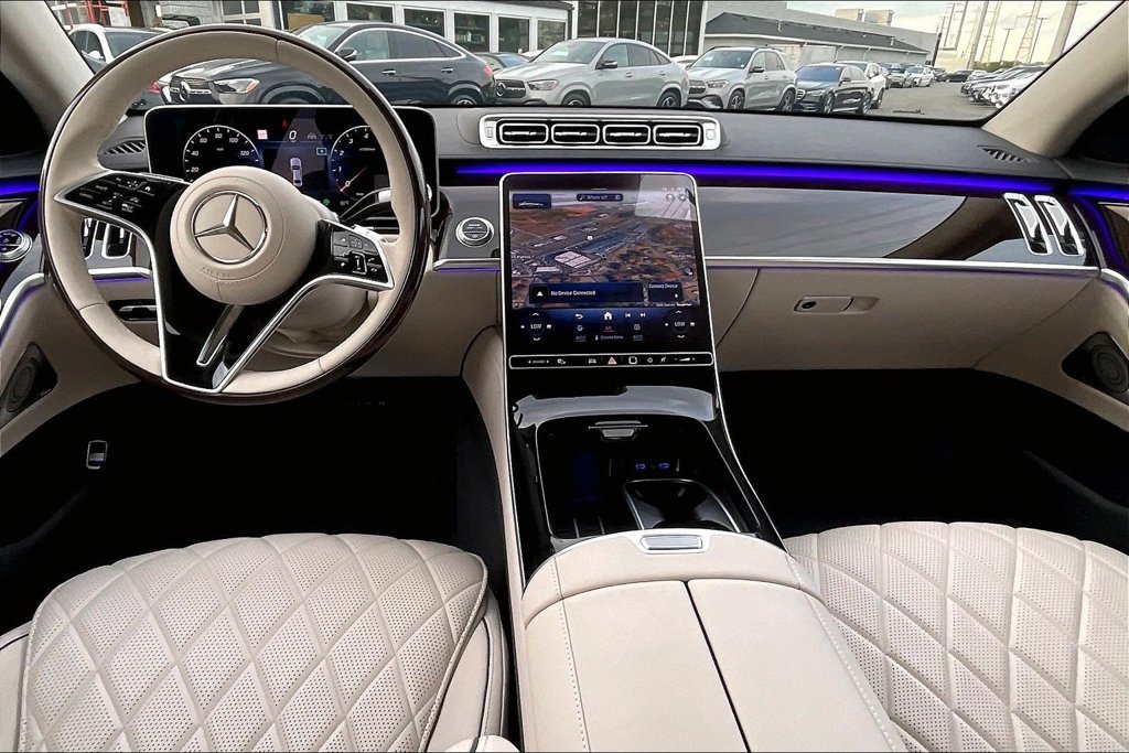 New 2026 MANUFAKTUR Moonlight White Metallic Mercedes-Benz S 580 image 5