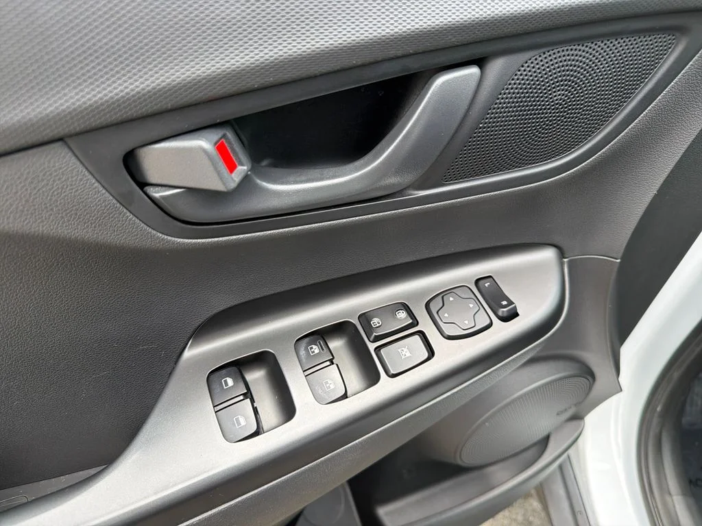2020 Hyundai Kona SEL Plus - Photo 18