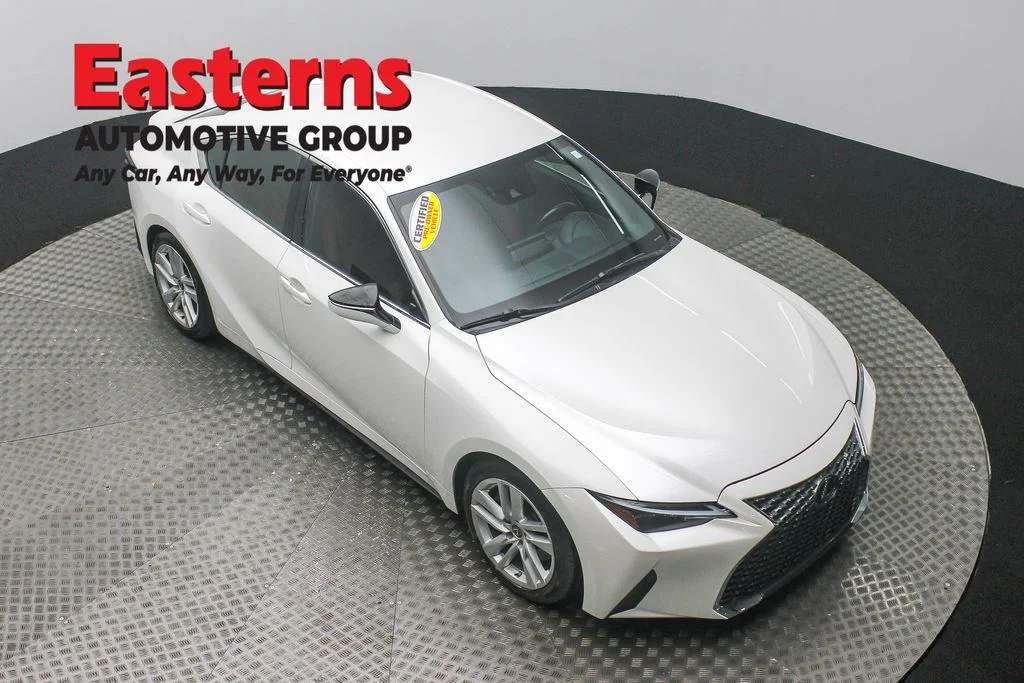 Used 2021  Lexus 300 image 3