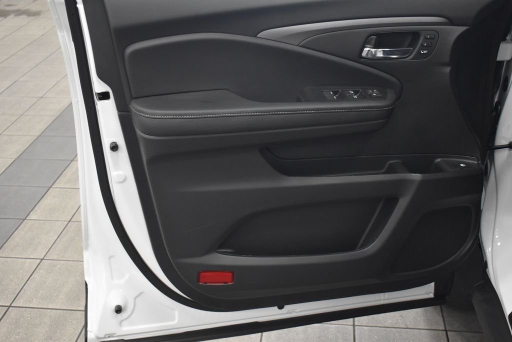 New 2026 Platinum White Pearl Honda RTL image 18