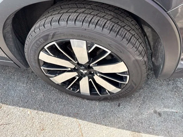 Used 2025  Mitsubishi SE image 8