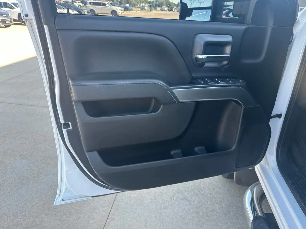 Used 2019 White Chevrolet LT image 7
