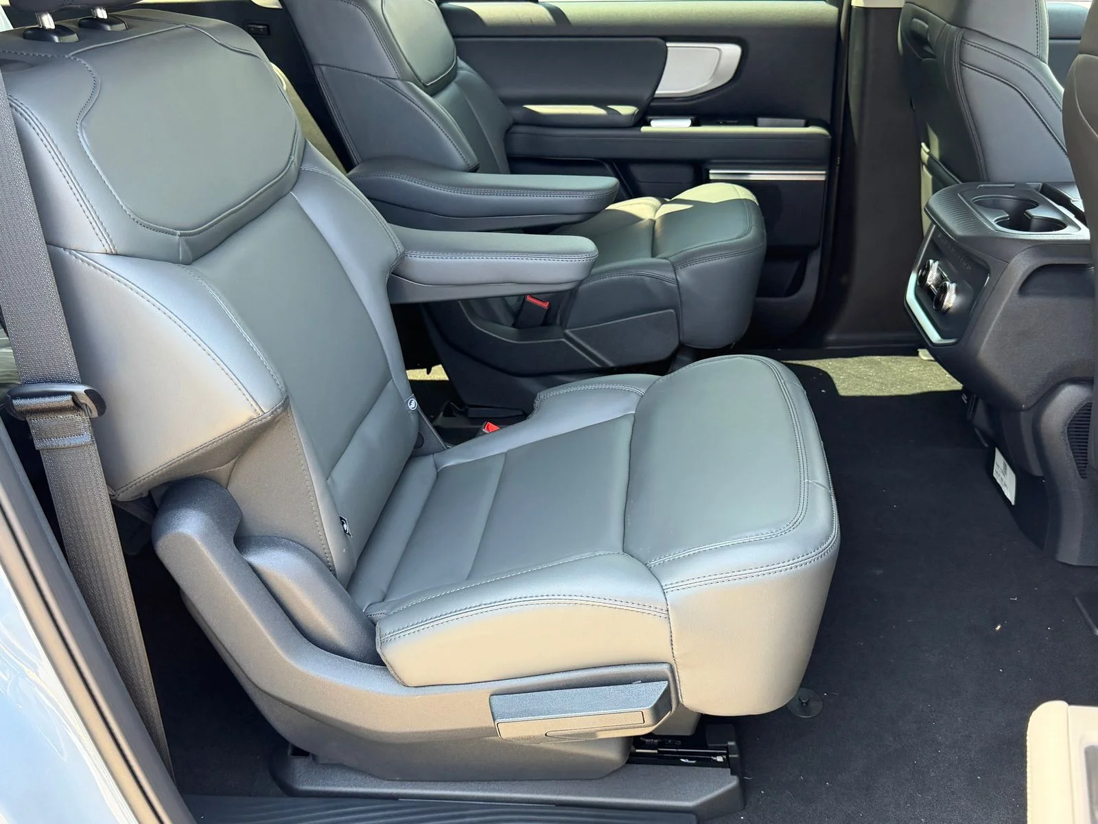 New 2027 Glacier Gray Metallic Tri-Coat Ford Active image 11