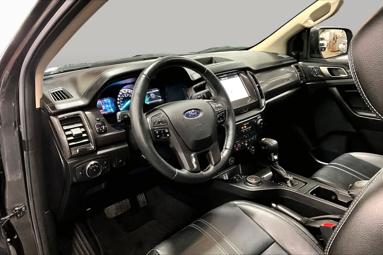 Used 2019 Magnetic Metallic Ford LARIAT image 16