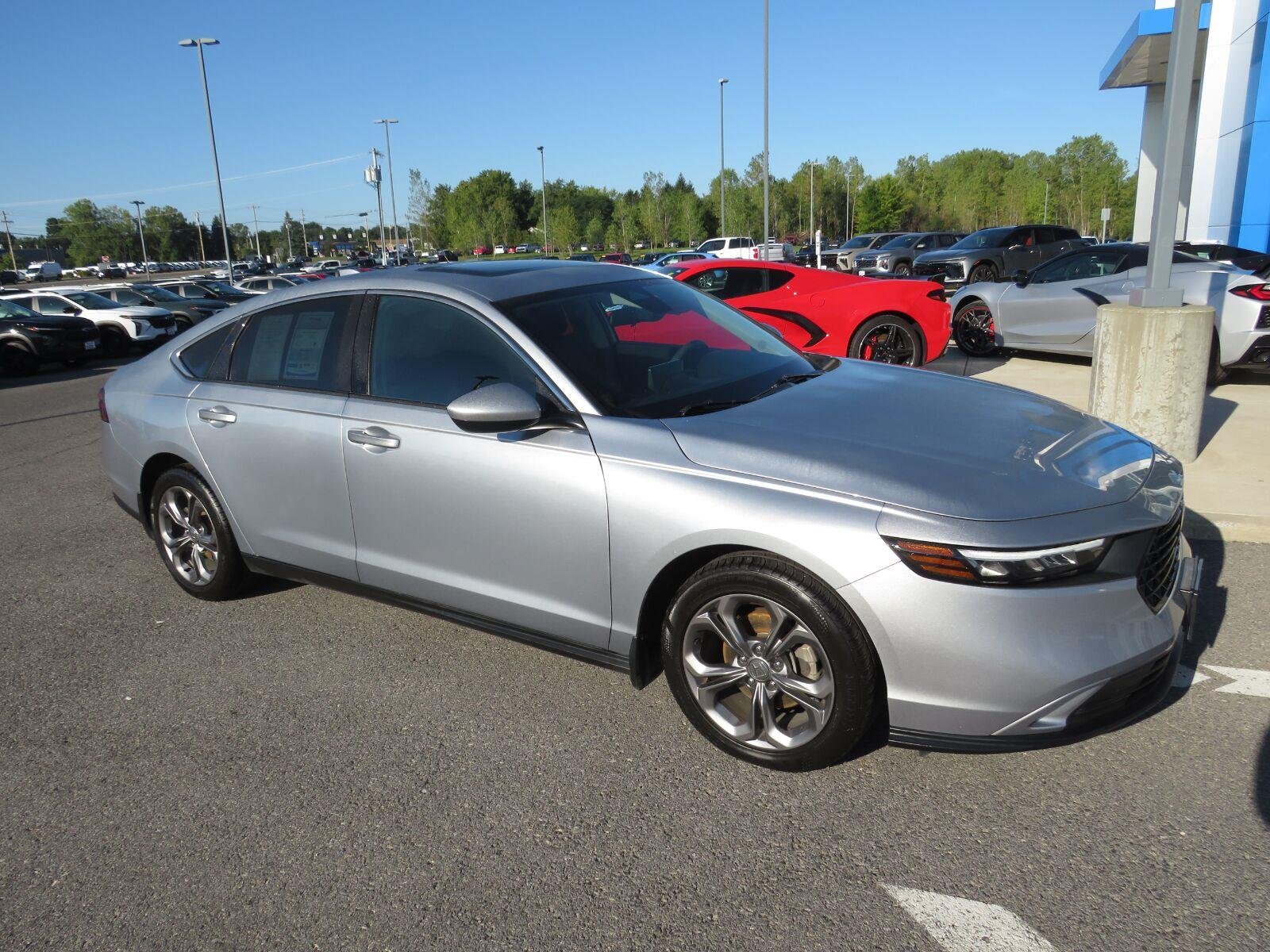 Used 2024  Honda EX image 5