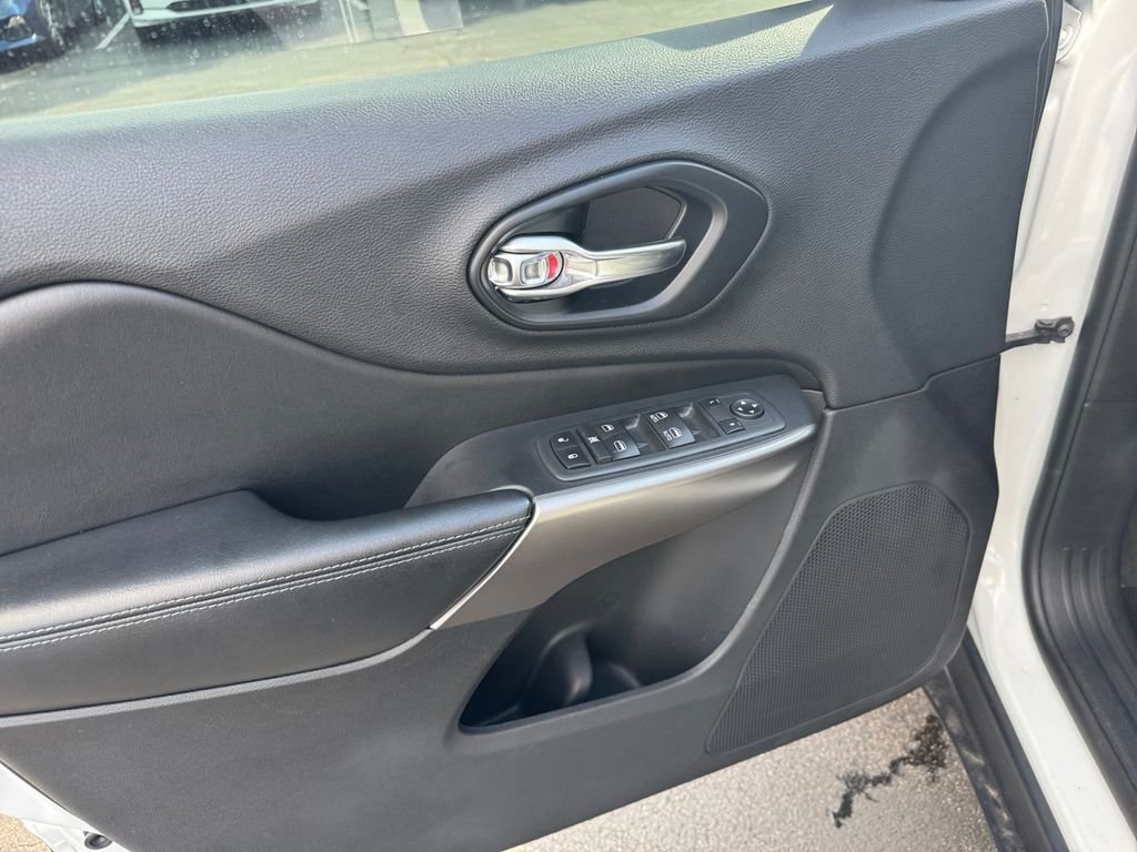 Used 2020 Bright White Clearcoat Jeep Latitude Plus image 21
