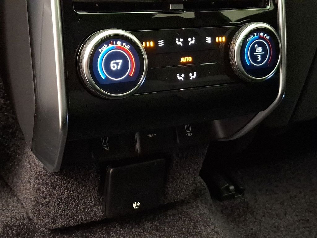New 2026 Carpathian Grey Land Rover SE image 7