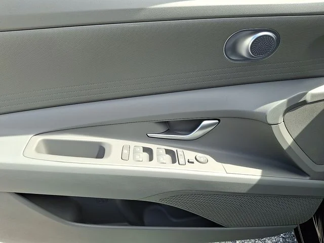 New 2026 Black Hyundai SE image 9