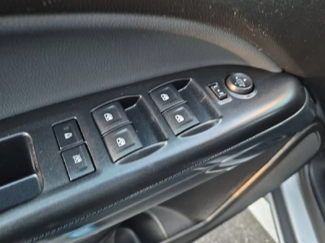 Used 2015 Silver Chevrolet Z71 image 13