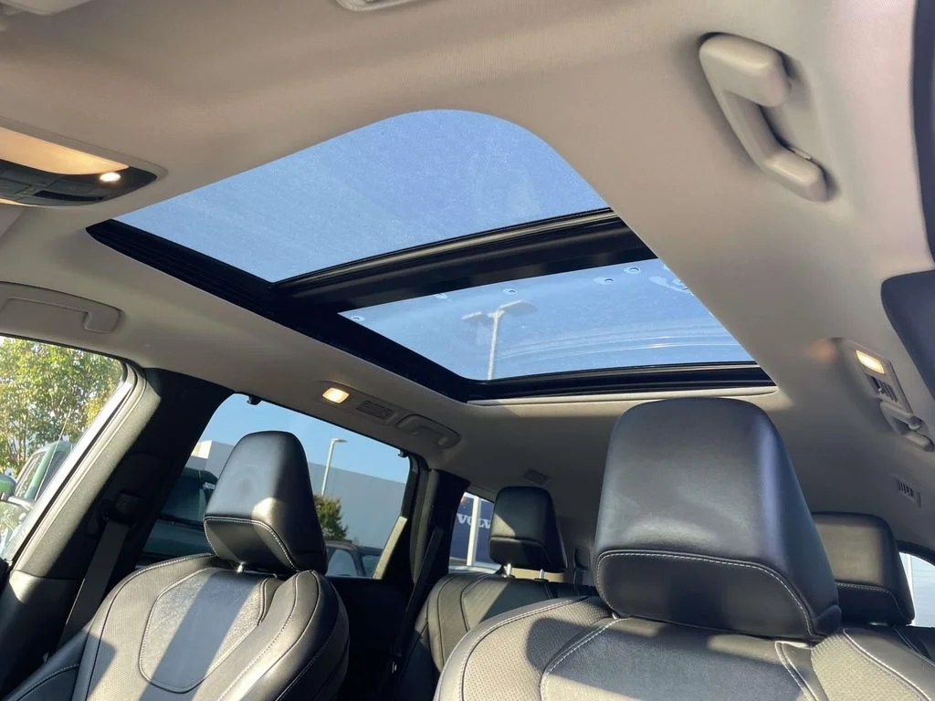 Used 2023 Moonbow Blue INFINITI SENSORY image 9