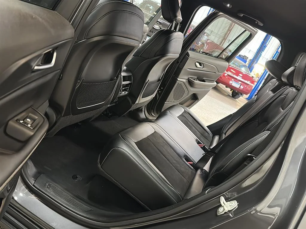 Used 2023 Baltic Gray Metallic Clearcoat Jeep Altitude 4x4 image 24