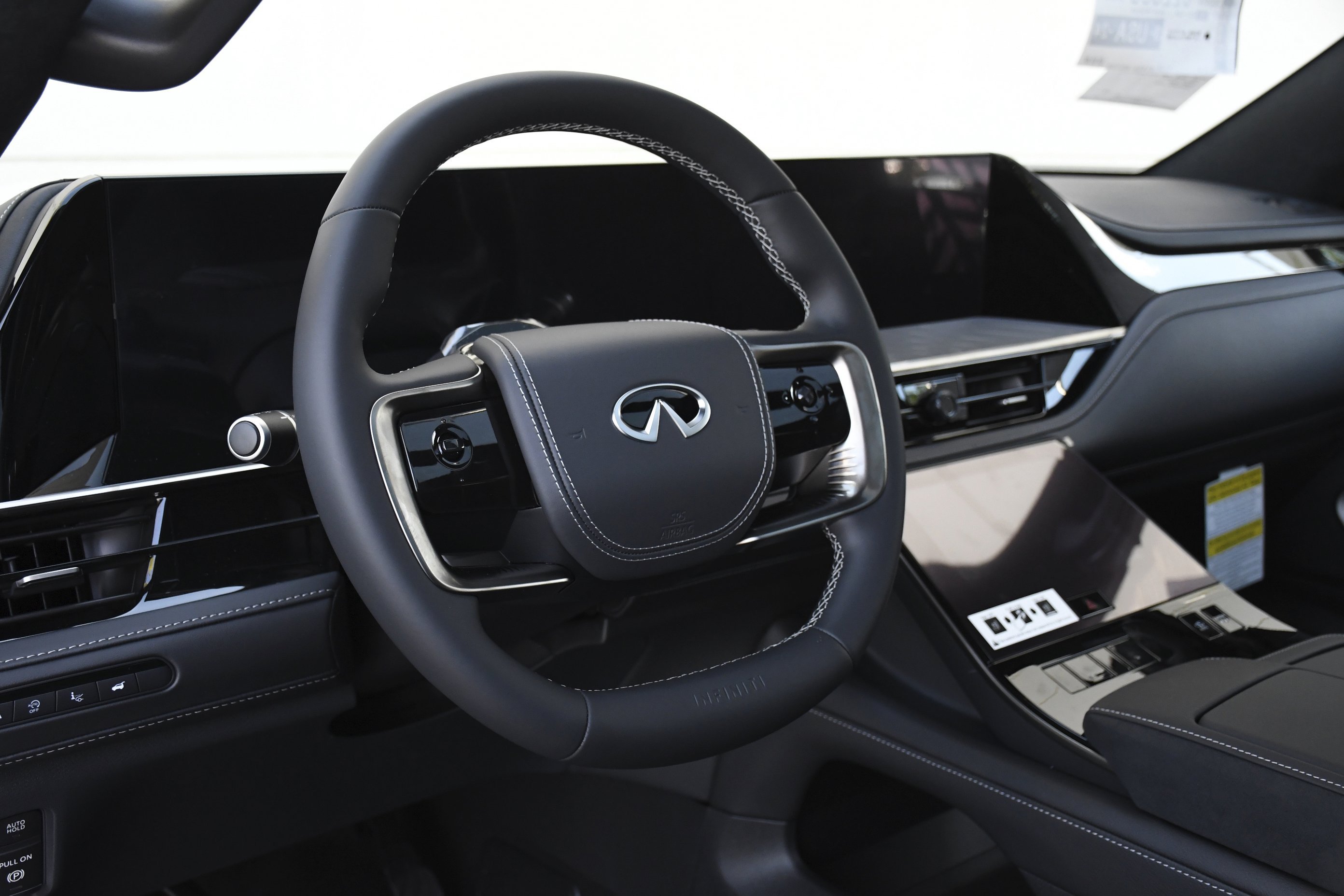 New 2026 2T RADIANT WHIT INFINITI Autograph 4WD image 26