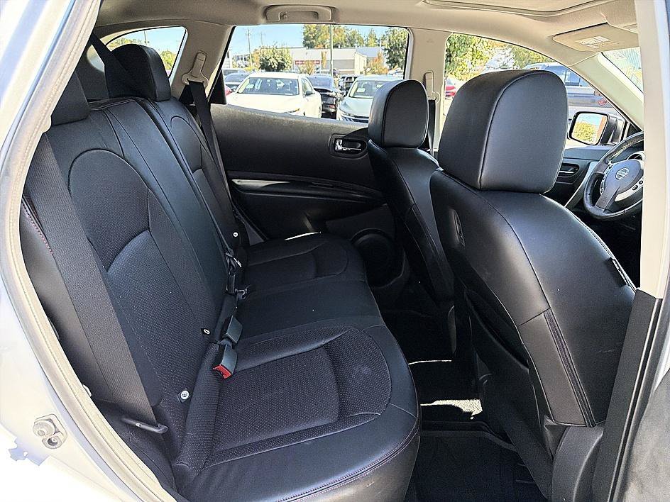 Used 2013 Brilliant Silver Nissan SL image 18