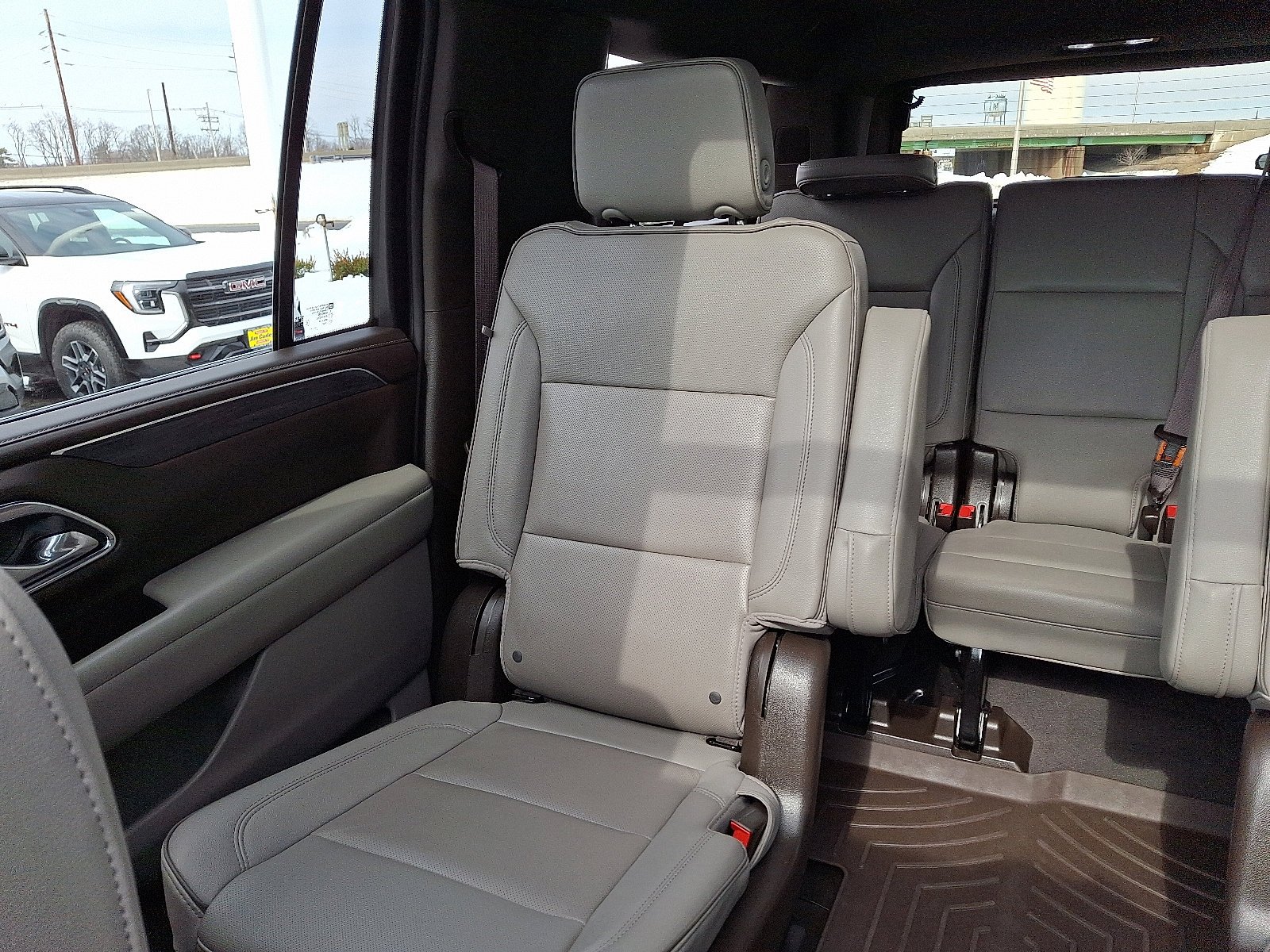 2023 GMC Yukon XL SLT - Photo 13